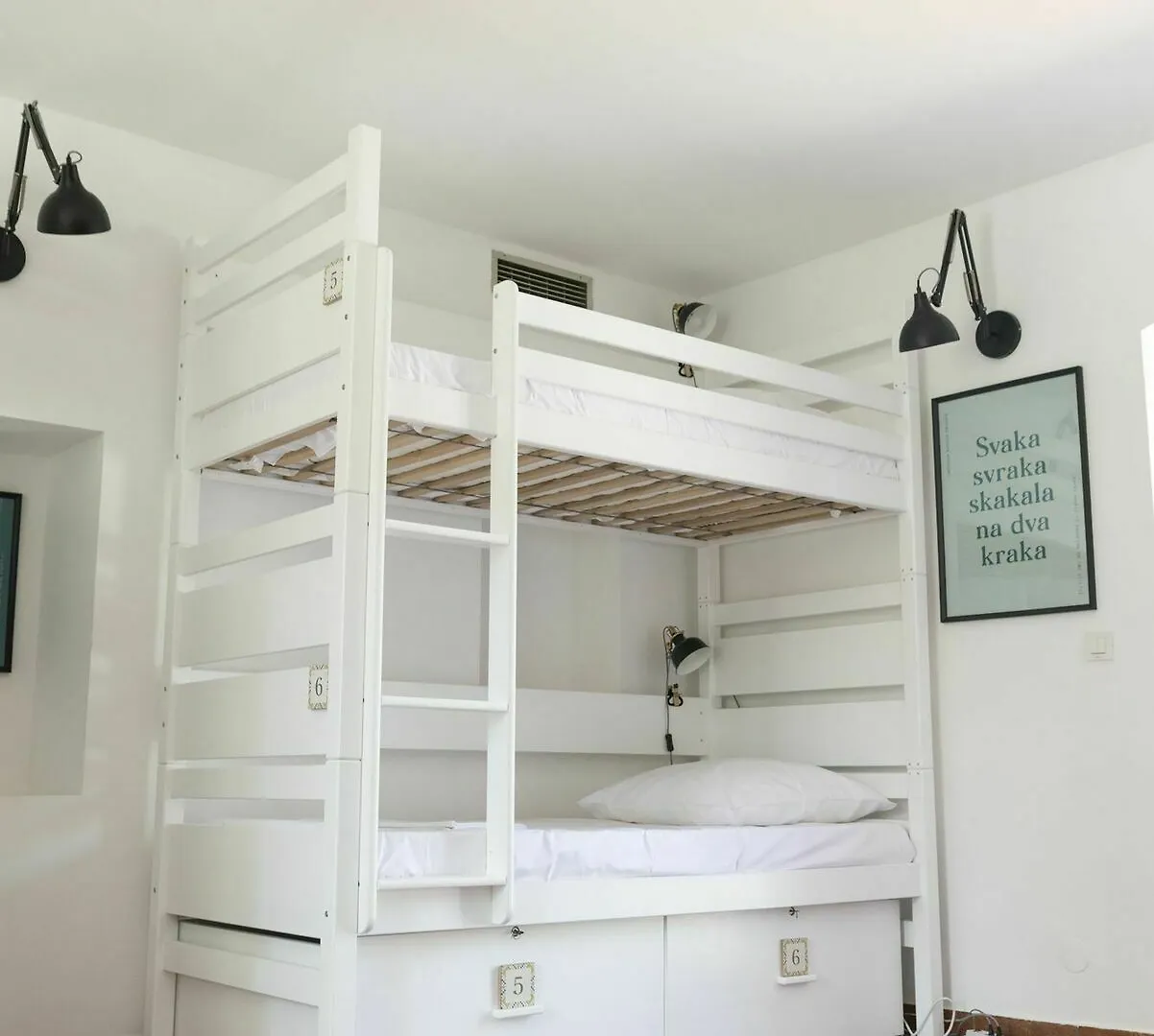 Hostel Ciri Biri Bela - Adults Only 2*, Split